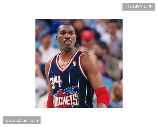 内线核心奥拉朱旺低位脚步胜奥尼尔，改变防守节奏